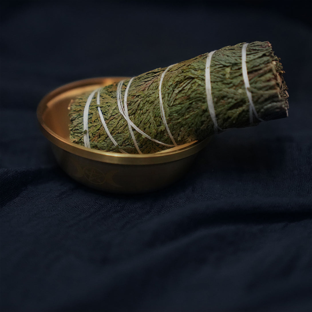 Cedar Smudge for Tarot Cleansing – Natural Energy Reset